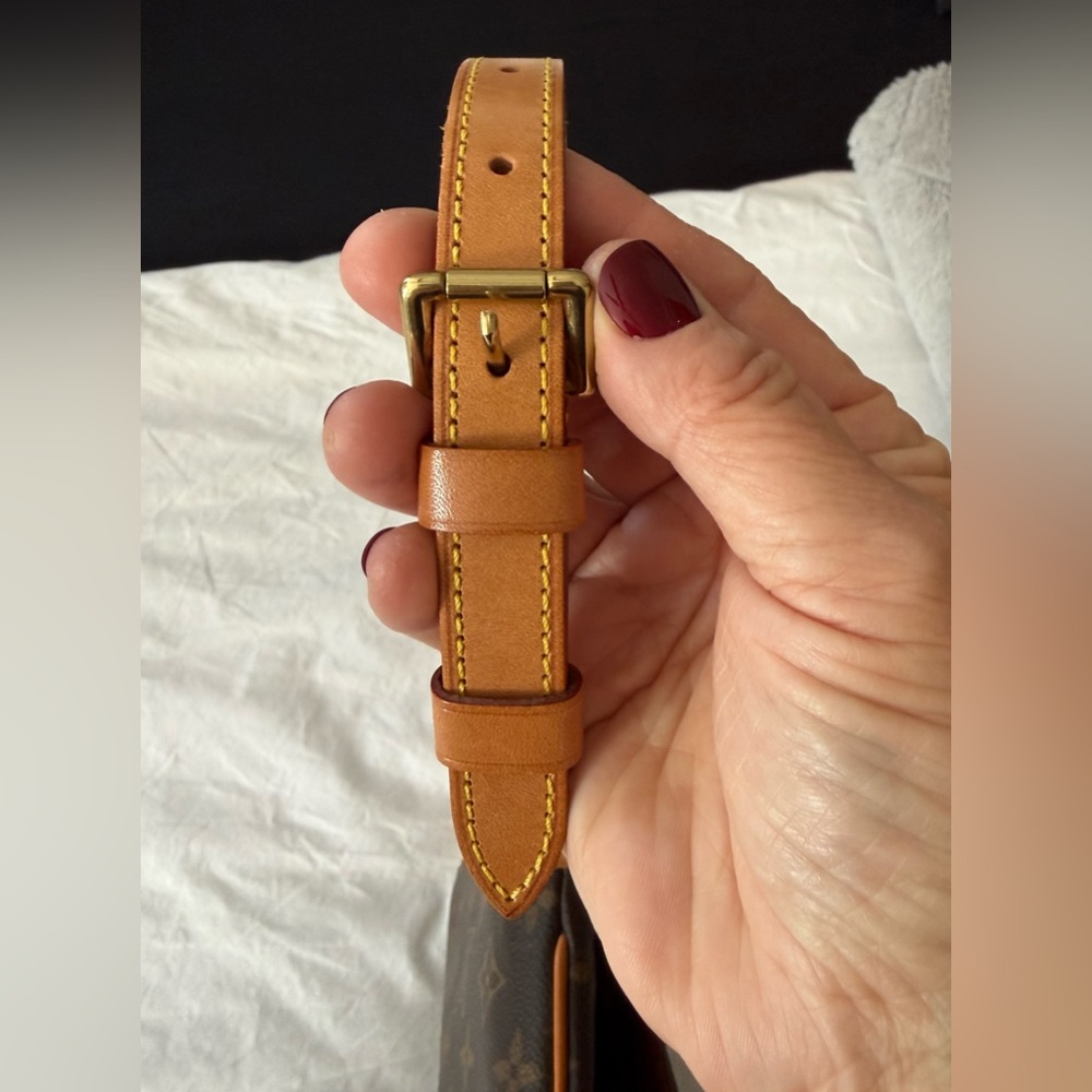 Louis Vuitton Brown Monogram Shoulder Bag AUTHENTIC - Picture 6 of 10